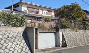 売り一戸建て（城山台　一戸建て690万）